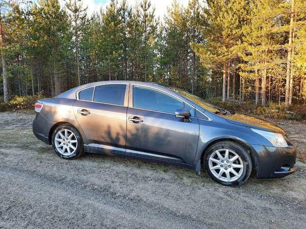 Toyota Avensis Liperi - valokuva 4