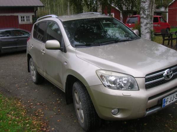 Toyota RAV4 Kiuruvesi - valokuva 2