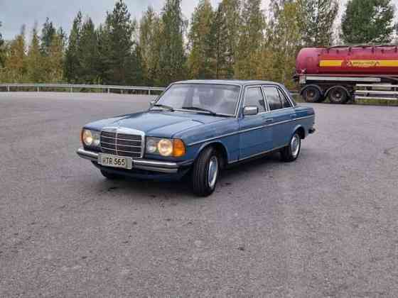 Mercedes-Benz 230 Лемпяаля