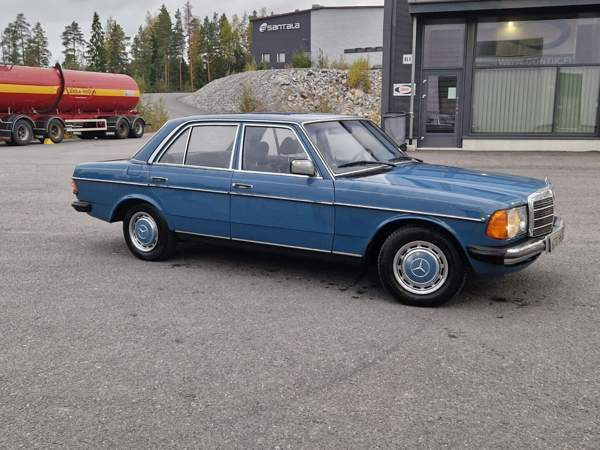 Mercedes-Benz 230 Lempaeaelae - valokuva 4