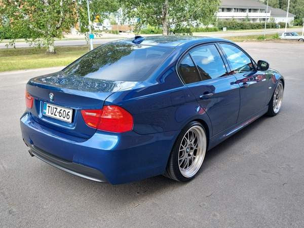 BMW 320 Jaervenpaeae - valokuva 4