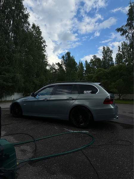 BMW 335 Glebychevo - valokuva 3