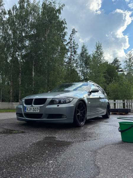 BMW 335 Glebychevo - valokuva 1
