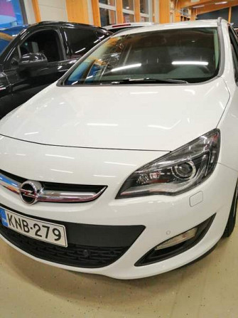 Opel Astra Glebychevo - valokuva 1