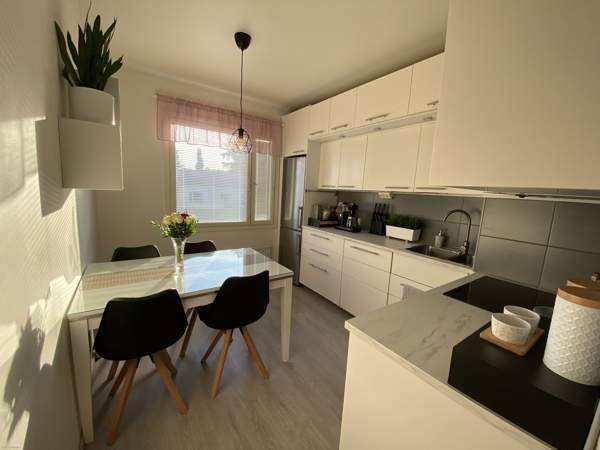 3h, k, kph/wc, vh, lasitettup  Macau - valokuva 1