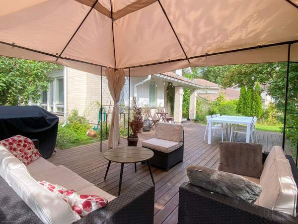 5h + k + saunaosasto + varastohuone + autokatos+ul  Espoo - valokuva 5