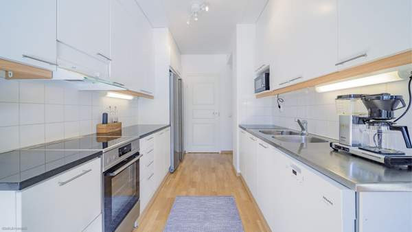 3h + k + kph + s + wc + las.p(terassi) + piha (YJ:  Helsinki - valokuva 5