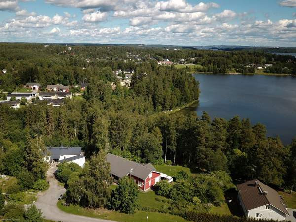 6h, k, 3x wc, aula, 2x vh, khh, kph, s  Nokia - valokuva 2