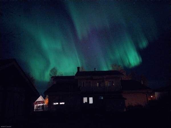 Olohuone, 4mh +iso takkahuone+keittiö+2 vaatehuone  Ylitornio - valokuva 1