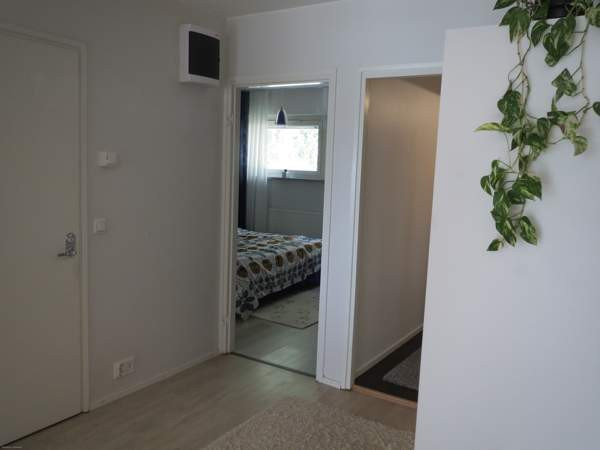 2 makuuhuonetta, kylpyhuone, eteinen, olohuone, ke  Rovaniemi - valokuva 5