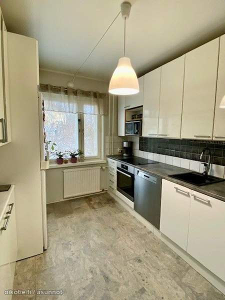 4h + keittiö ja parveke  Helsinki - valokuva 2