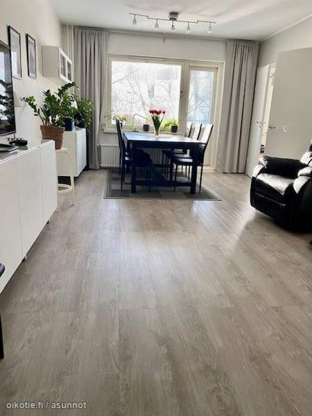 4h + keittiö ja parveke  Helsinki - valokuva 5