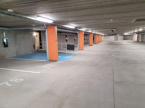 Autohalliosake  Helsinki - valokuva 2