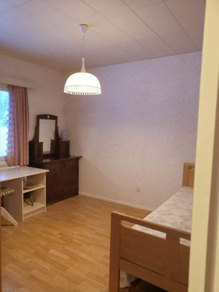 3h + k + ruokatila + oh + vh + wc + s + iso at + v  Juuka – foto 5