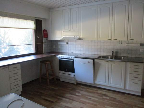 5h + k + vh + wc + sauna + kph + 2varastoa + autot  Ugleural'skiy - photo 3