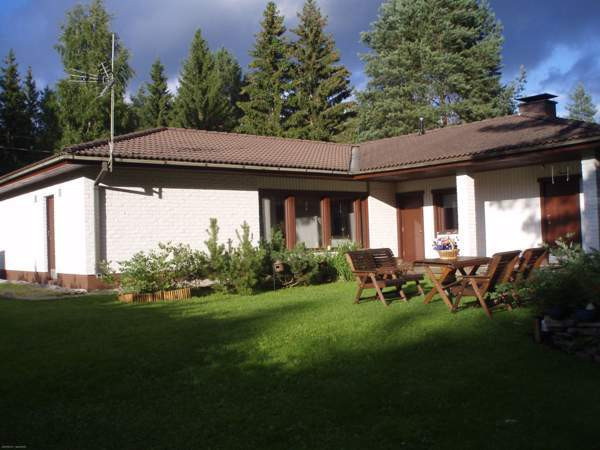 5h + k + vh + wc + sauna + kph + 2varastoa + autot  Ugleural'skiy - photo 1