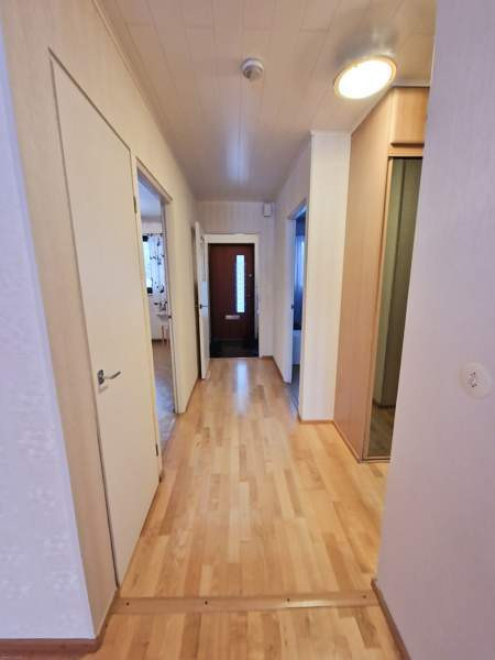 3h + k + kph + vaatehuone + piha + varastot  Keminmaa - valokuva 5