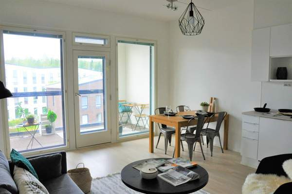 3h + avok + iso lasitettu parveke  Vantaa - valokuva 5