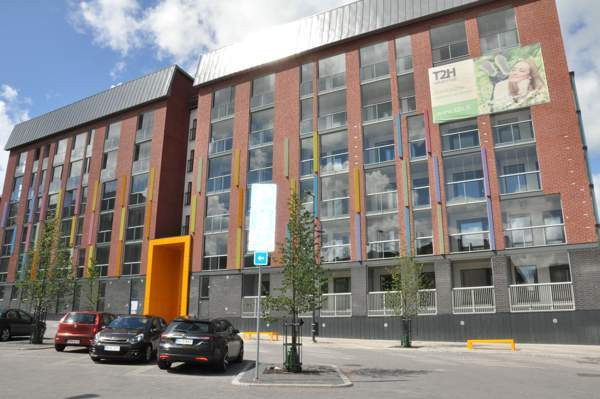 2h+avokt+kph+10 m2 iso lasitettu parveke  Vantaa - valokuva 1