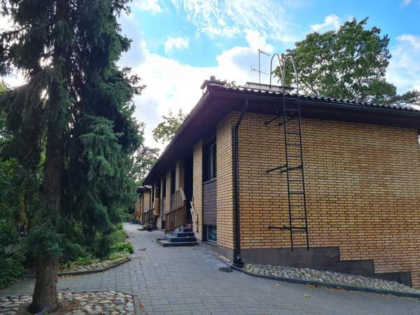5 huonetta, ruokailutila, sauna, kylpyhuone, 2 x W  Helsinki - valokuva 3