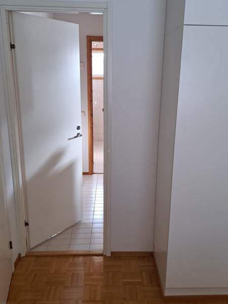 4h + k + s + khh + autotalli + 2 wc + iso piha  Helsinki - изображение 6