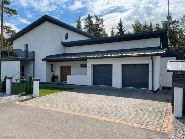 5h + k + 2s + 2kph + 2p + terassi + autotalli  Hamina - valokuva 1