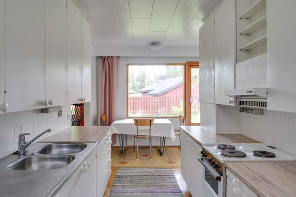 3mh, oh, th, k, ph, s, 2vh, wc, at, ulkov.  Kouvola - valokuva 2