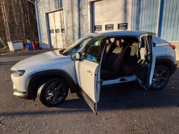 Mazda MX-30 Kaustinen - valokuva 4