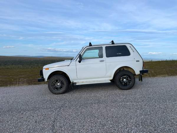 Lada Niva Lons-le-Saunier - valokuva 3