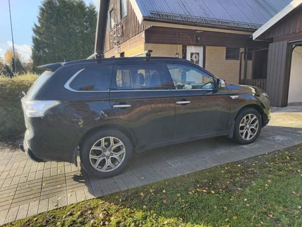 Mitsubishi Outlander PHEV Hämeenlinna - valokuva 3