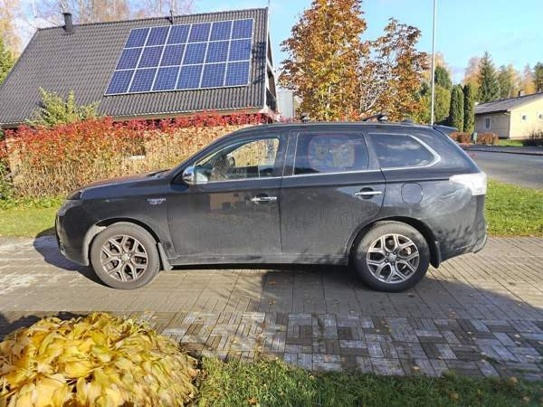 Mitsubishi Outlander PHEV Hämeenlinna - valokuva 4