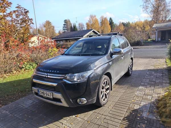 Mitsubishi Outlander PHEV Hämeenlinna - valokuva 1