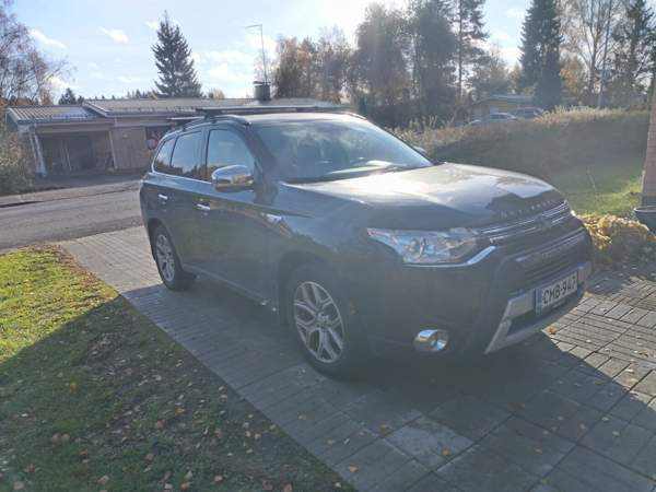 Mitsubishi Outlander PHEV Hämeenlinna - valokuva 2