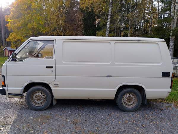 Toyota Hiace Mustasaari - valokuva 4
