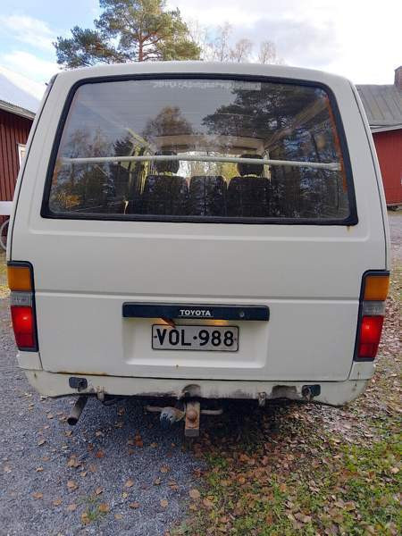 Toyota Hiace Mustasaari - valokuva 3