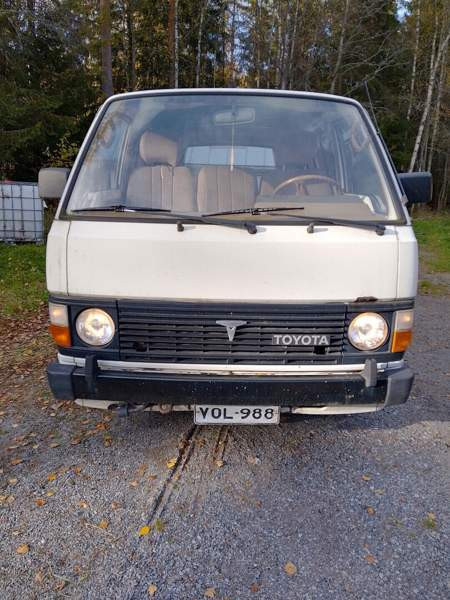 Toyota Hiace Mustasaari - valokuva 1