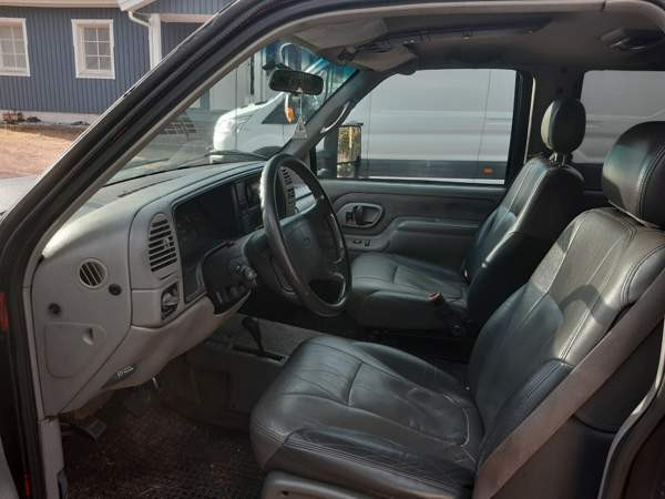 Chevrolet Suburban Лохья - изображение 7