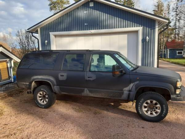 Chevrolet Suburban Лохья - изображение 1