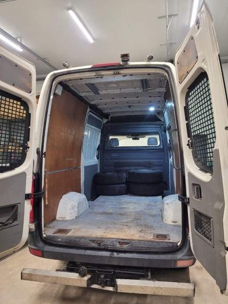 Volkswagen Crafter Mustasaari - изображение 4