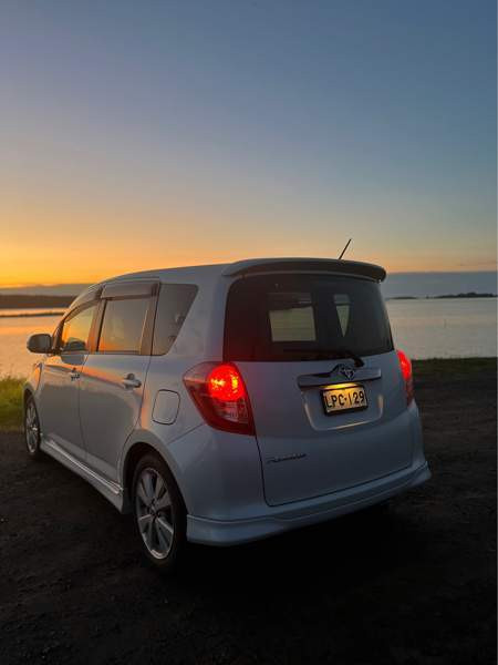 Toyota Ractis Raahe - valokuva 2