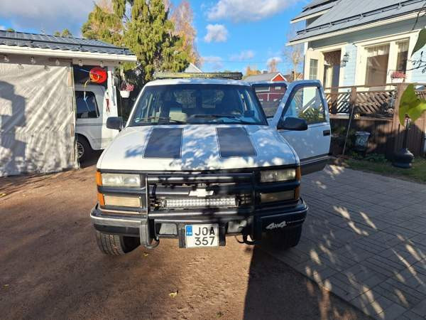 Chevrolet Suburban Котка - изображение 1