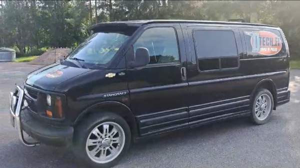 Chevrolet Express 2500 Каяни - изображение 1