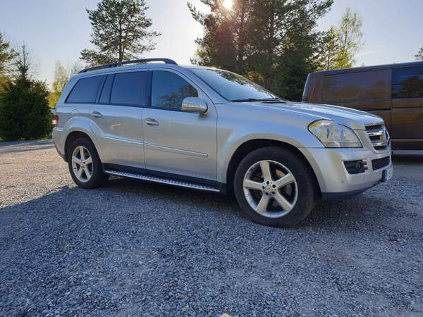 Mercedes-Benz GL Mustasaari - valokuva 1