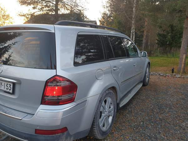 Mercedes-Benz GL Mustasaari - valokuva 3