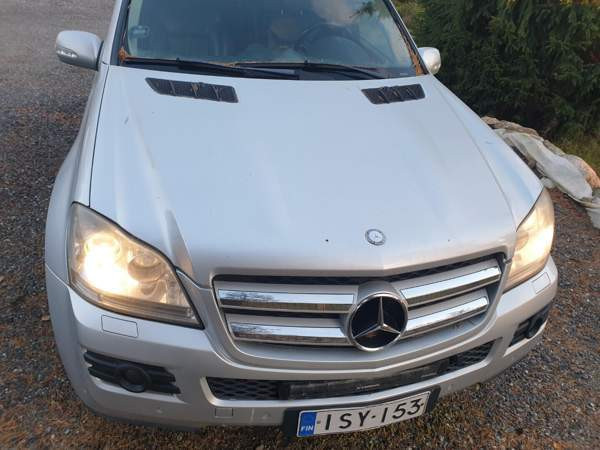 Mercedes-Benz GL Mustasaari - valokuva 4