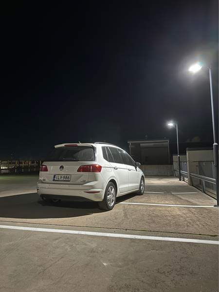 Volkswagen Golf Sportsvan Kirkkonummi - valokuva 2