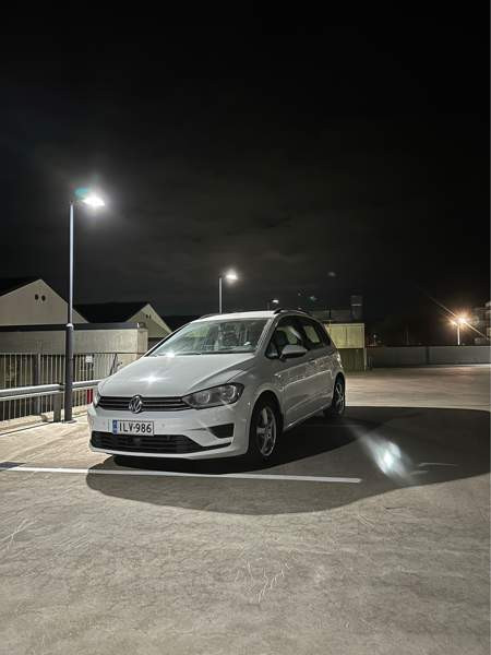 Volkswagen Golf Sportsvan Kirkkonummi - valokuva 1