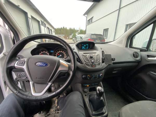 Ford Transit Courier Mäntsälä - valokuva 5