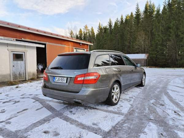 Mercedes-Benz E Vihanti - valokuva 3