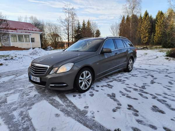 Mercedes-Benz E Vihanti - valokuva 1